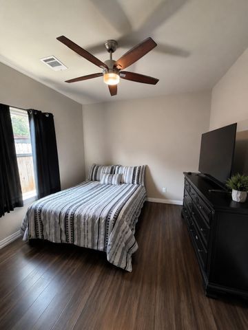 8150 Sharondale Drive, Houston, TX 77033