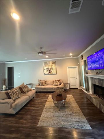 8150 Sharondale Drive, Houston, TX 77033