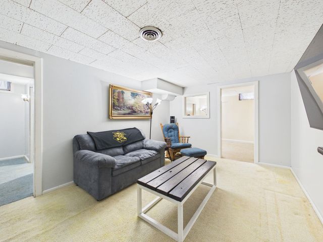 1742 S Grove St, Wichita, KS 67211