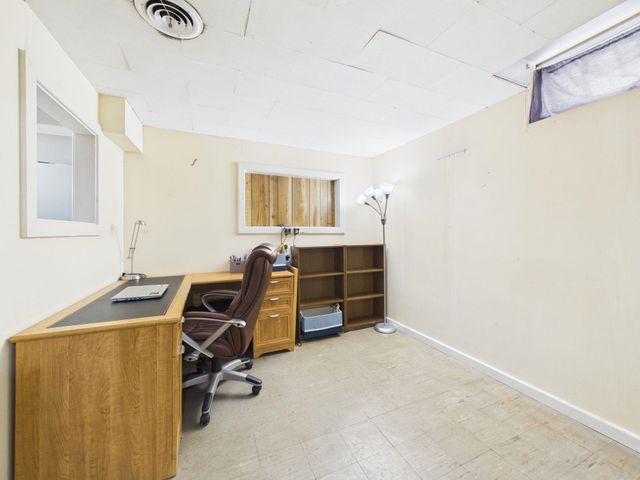 1742 S Grove St, Wichita, KS 67211