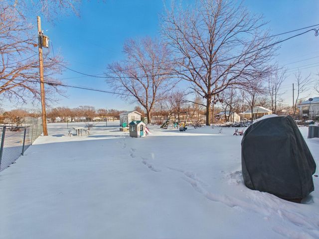 1742 S Grove St, Wichita, KS 67211