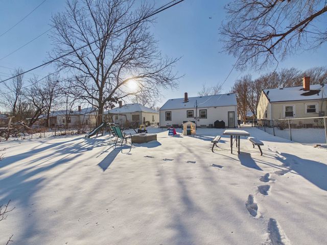 1742 S Grove St, Wichita, KS 67211