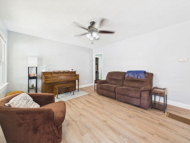 1742 S Grove St, Wichita, KS 67211