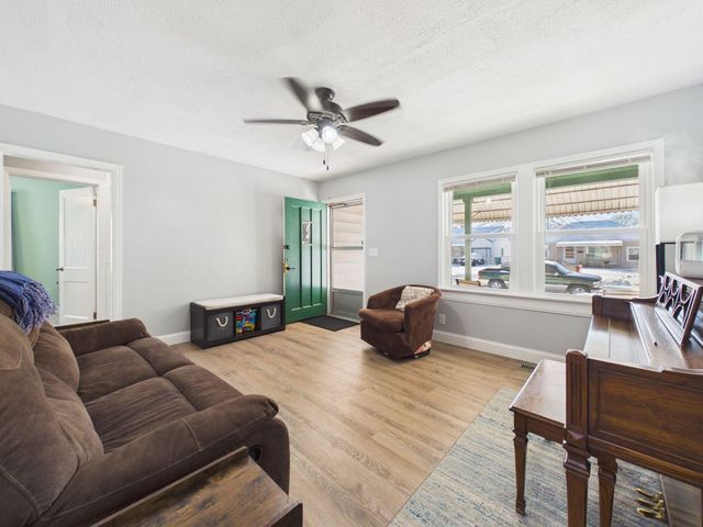 1742 S Grove St, Wichita, KS 67211