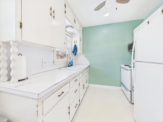 1742 S Grove St, Wichita, KS 67211