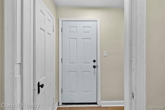 17612 Plainview Avenue, Detroit, MI 48219