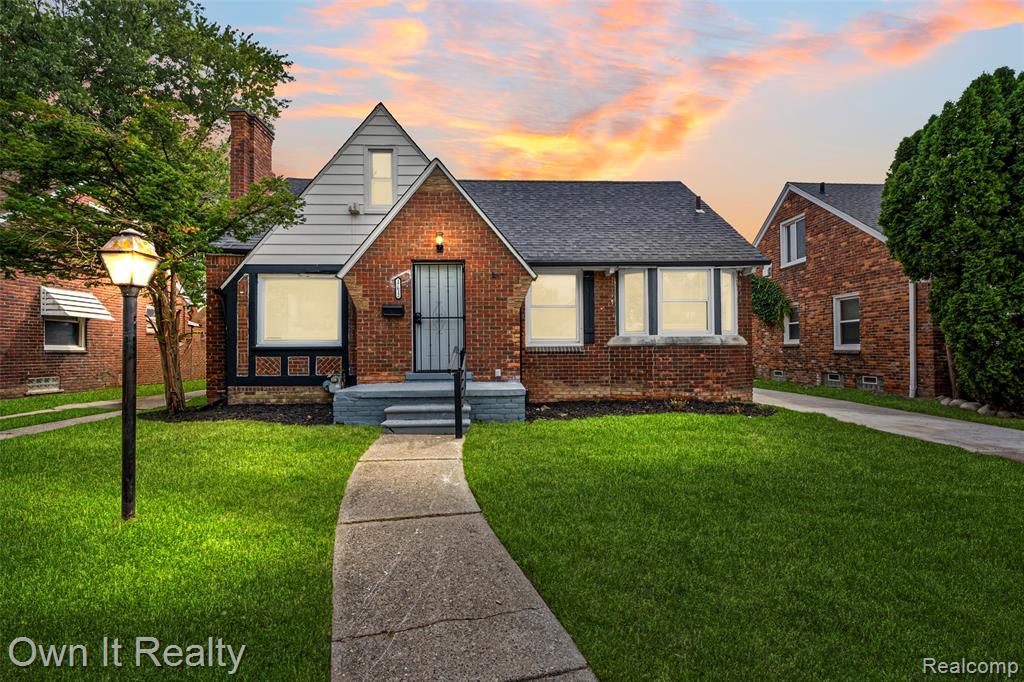 17612 Plainview Avenue, Detroit, MI 48219
