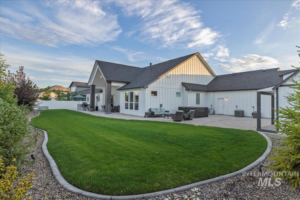 8101 W Mirror Pond Dr, Boise, ID 83714 photo 4