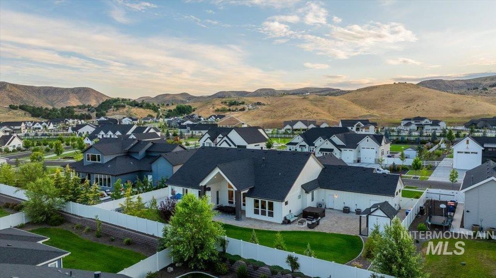 8101 W Mirror Pond Dr, Boise, ID 83714 photo 5