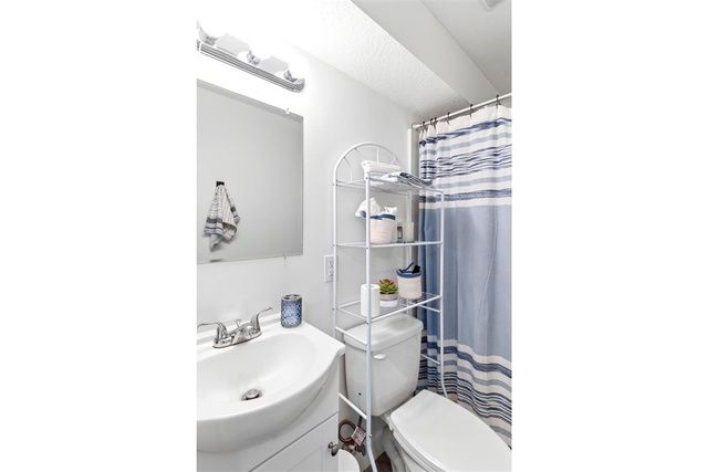 1944 E WILLOW WOOD LN, Ogden, UT 84403
