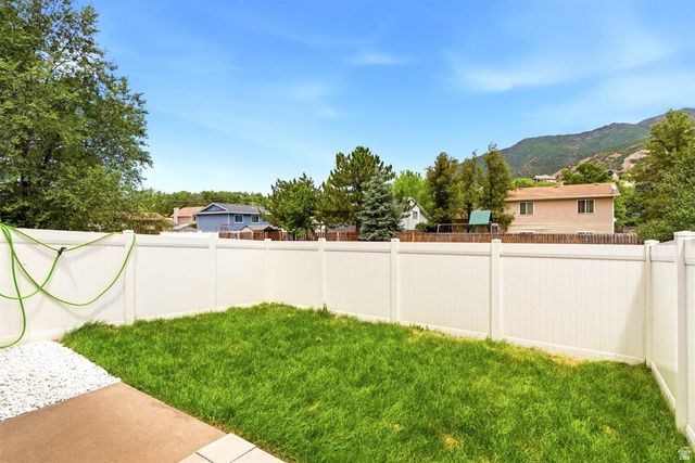 1944 E WILLOW WOOD LN, Ogden, UT 84403