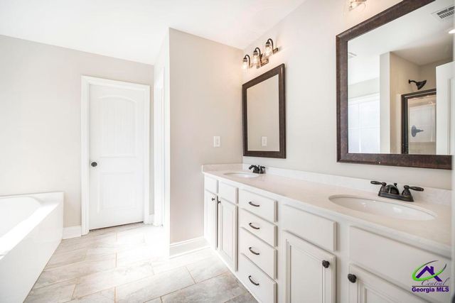 108 Chatham Ct, Byron, GA 31008