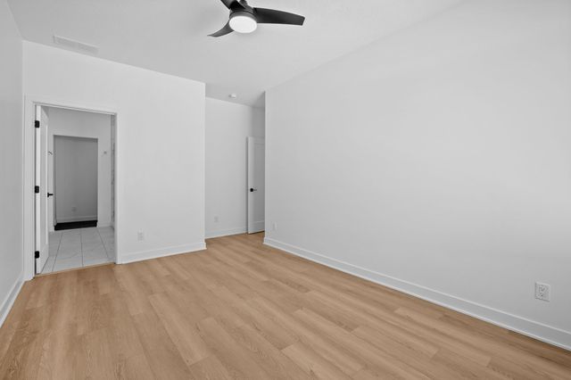 508 Indianola Road 8, Des Moines, IA 50315