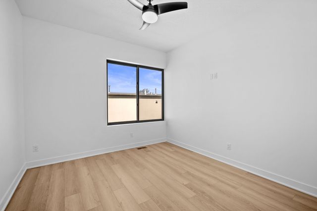 508 Indianola Road 8, Des Moines, IA 50315