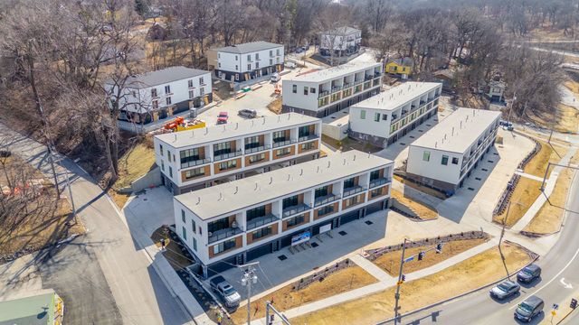 508 Indianola Road 8, Des Moines, IA 50315