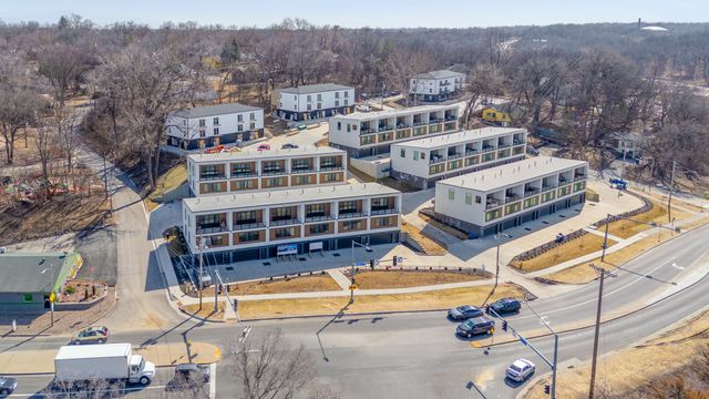 508 Indianola Road 8, Des Moines, IA 50315