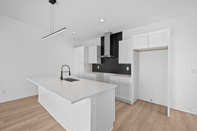 508 Indianola Road 8, Des Moines, IA 50315