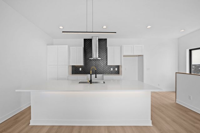 508 Indianola Road 8, Des Moines, IA 50315