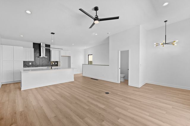 508 Indianola Road 8, Des Moines, IA 50315