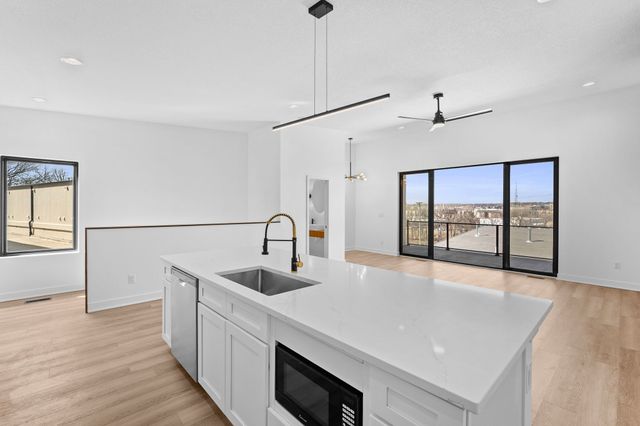508 Indianola Road 8, Des Moines, IA 50315
