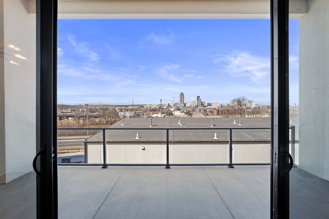 508 Indianola Road 8, Des Moines, IA 50315