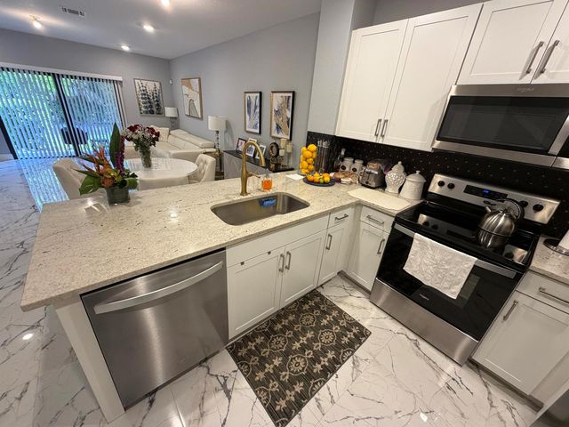 178 SE 5th Court SE, Deerfield Beach, FL 33441