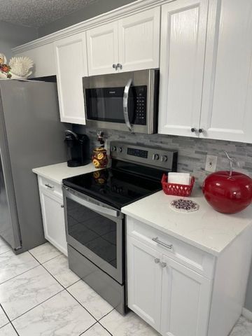 6768 N 10th Ave Avenue N 210, Lake Worth, FL 33467