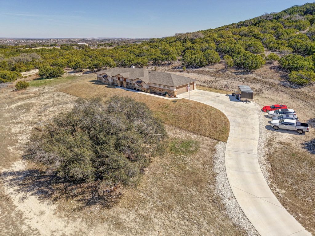 2807 Grimes Crossing RD, Copperas Cove, TX 76522