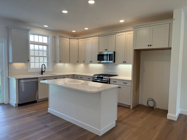 6C Dearborn Circle, Goffstown, NH 03045