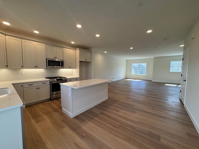6C Dearborn Circle, Goffstown, NH 03045