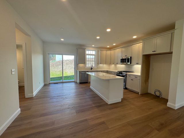 6C Dearborn Circle, Goffstown, NH 03045