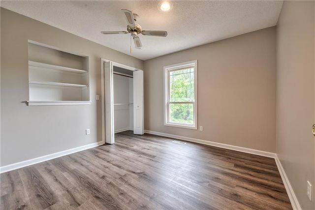 5409 NW Fox Hill Road, Parkville, MO 64152