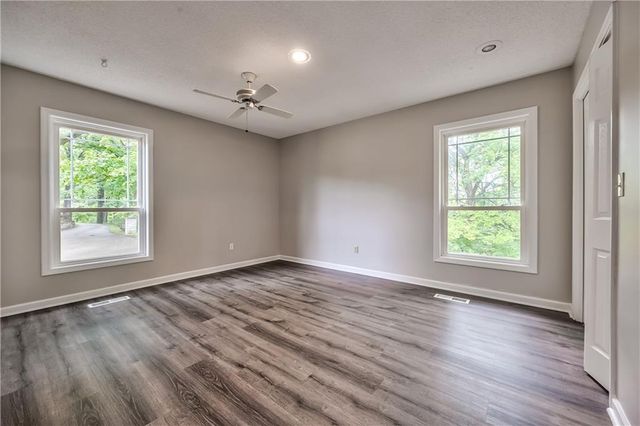 5409 NW Fox Hill Road, Parkville, MO 64152