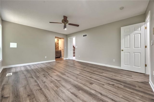 5409 NW Fox Hill Road, Parkville, MO 64152