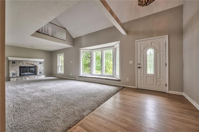 5409 NW Fox Hill Road, Parkville, MO 64152