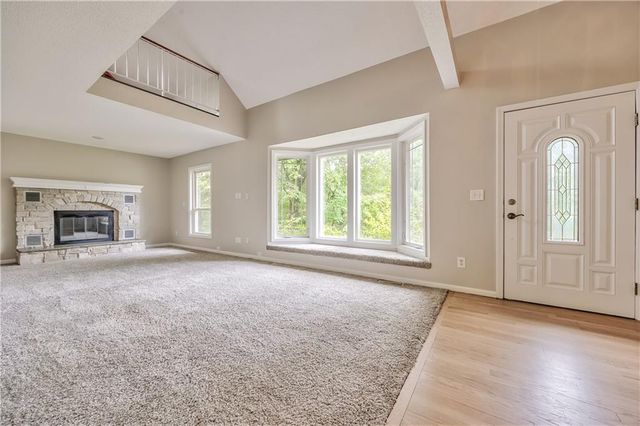 5409 NW Fox Hill Road, Parkville, MO 64152