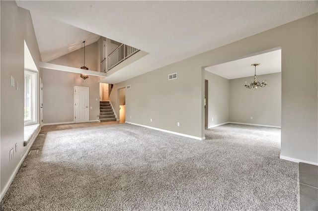 5409 NW Fox Hill Road, Parkville, MO 64152