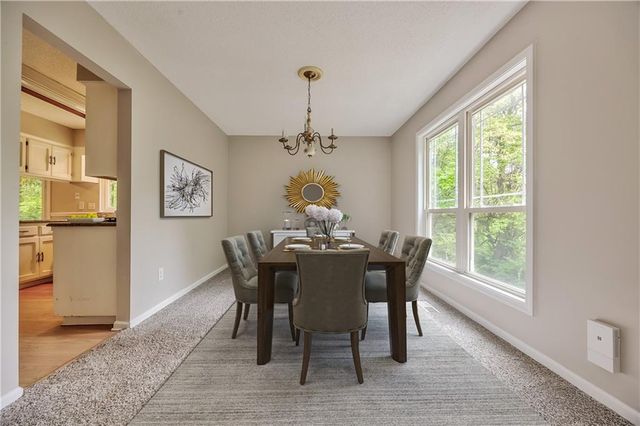5409 NW Fox Hill Road, Parkville, MO 64152