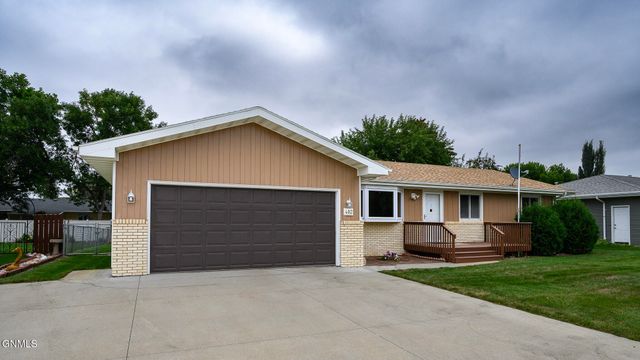 402 Tulsa Drive, Bismarck, ND 58504 property photo