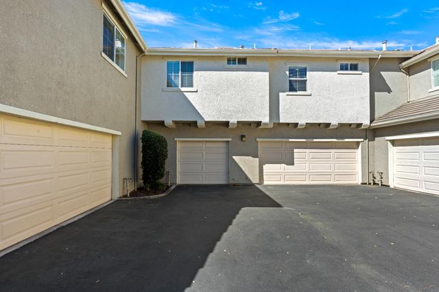 502 Esplanade Cir, Folsom, CA 95630