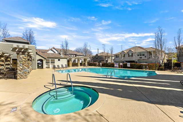 502 Esplanade Cir, Folsom, CA 95630