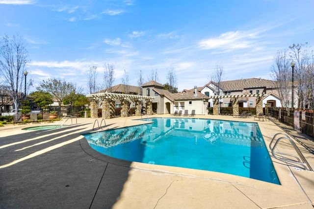 502 Esplanade Cir, Folsom, CA 95630