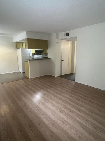 1501 W North Loop BLVD 106, Austin, TX 78756