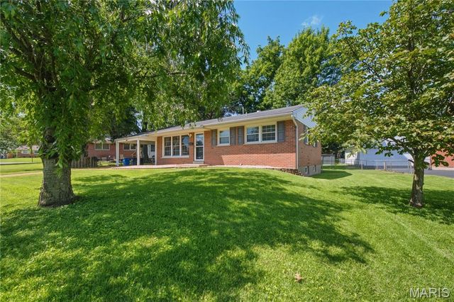 350 Saint Patrick Lane, Florissant, MO 63031