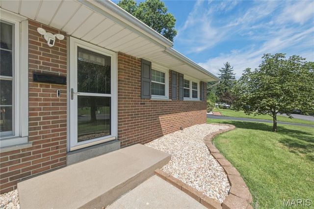 350 Saint Patrick Lane, Florissant, MO 63031