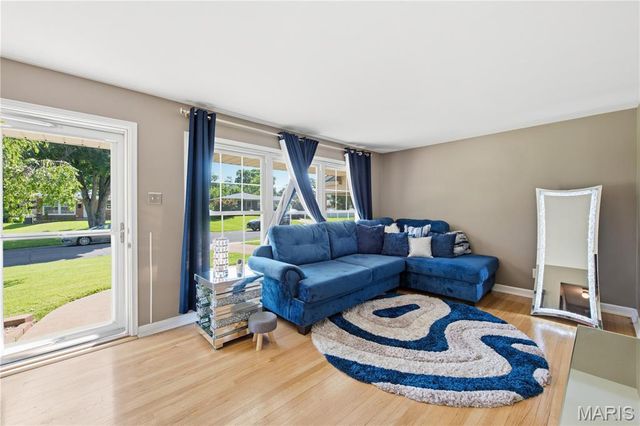 350 Saint Patrick Lane, Florissant, MO 63031