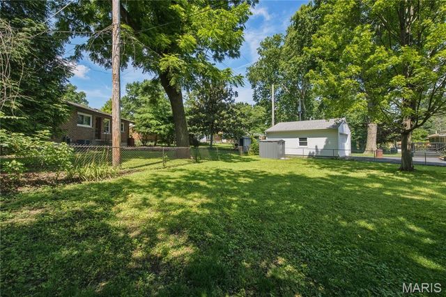 350 Saint Patrick Lane, Florissant, MO 63031