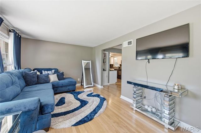 350 Saint Patrick Lane, Florissant, MO 63031