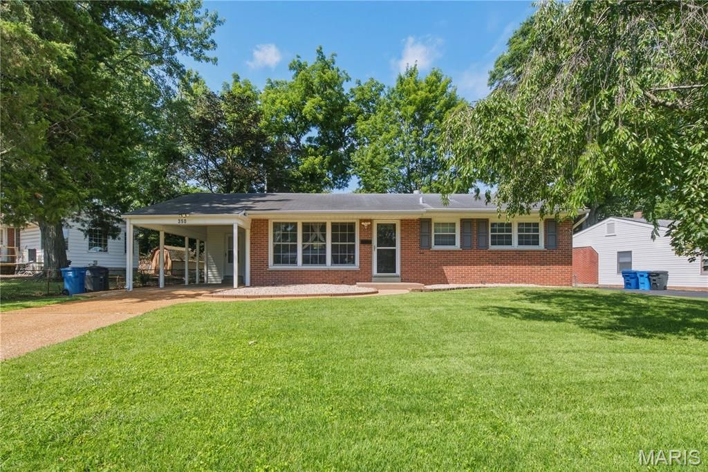 350 Saint Patrick Lane, Florissant, MO 63031