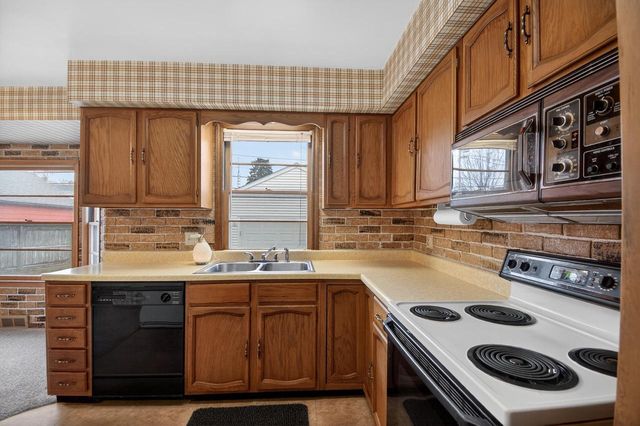 6531 44th AVENUE, Kenosha, WI 53142